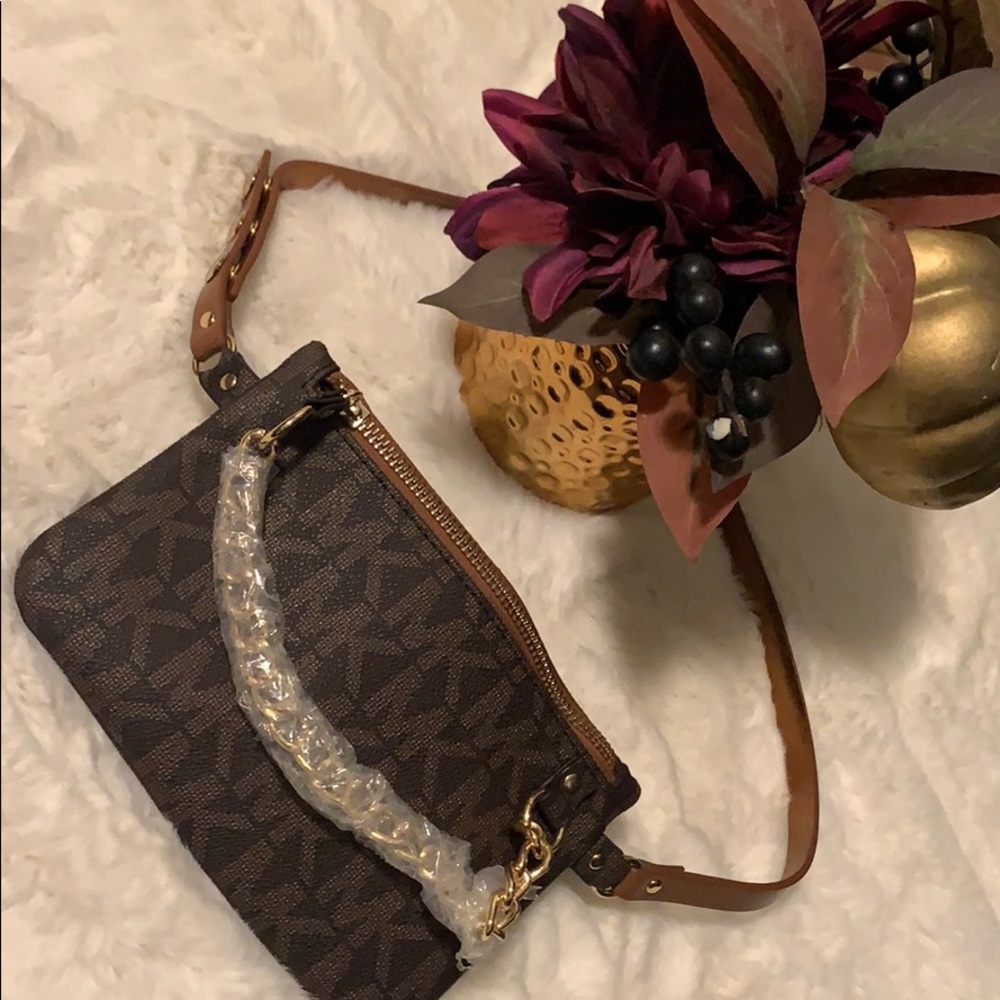 ❌❌❌SOLD ❌❌❌NWT 🏷 Michael Kors Fanny bag